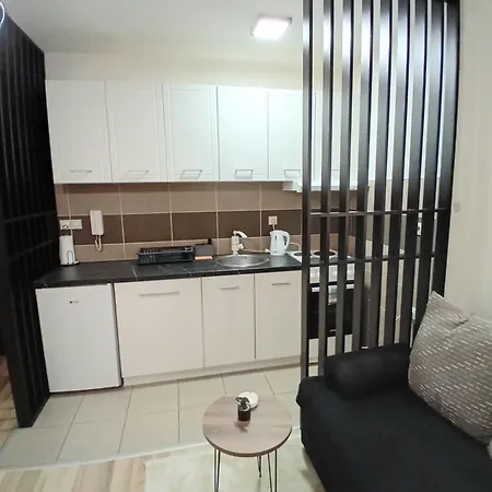 Apartman,, Nina ,,