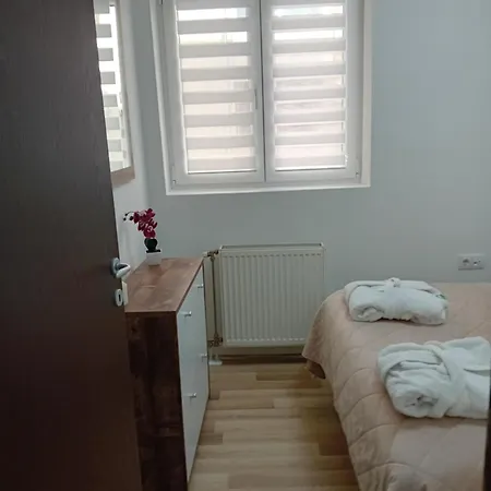 Apartman,, Nina ,, *