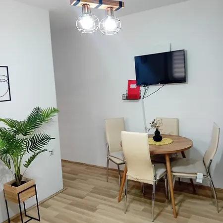 Apartman,, Nina ,, *